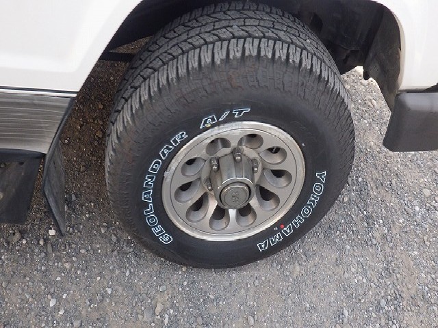 MITSUBISHI PAJERO 1989 Image 23