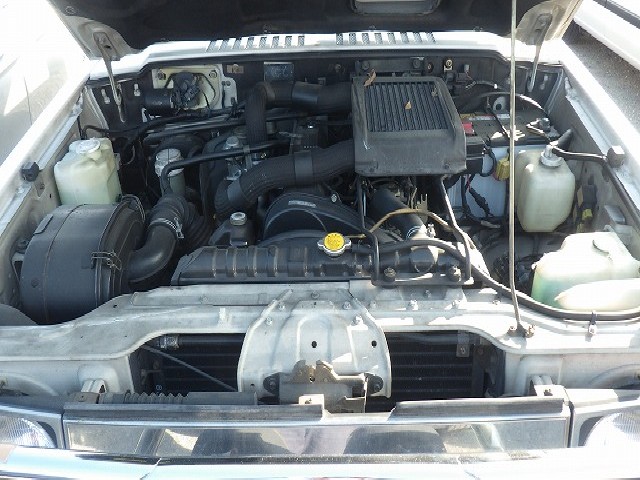 MITSUBISHI PAJERO 1989 Image 24