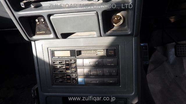 MITSUBISHI PAJERO 1989 Image 9