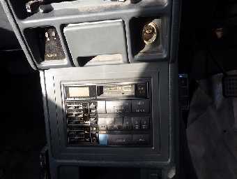 MITSUBISHI PAJERO 1989 Image 9