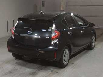TOYOTA AQUA 2018 Image 2