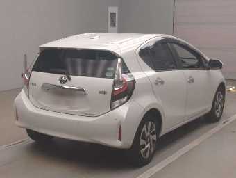 TOYOTA AQUA 2021 Image 2