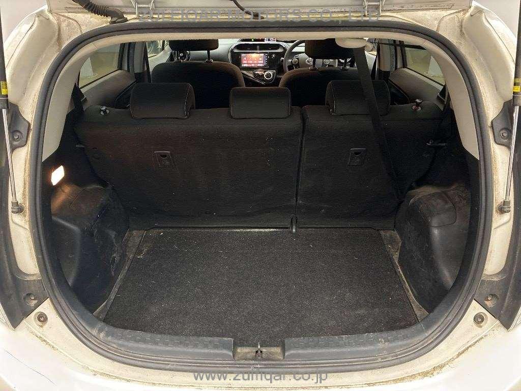 TOYOTA AQUA 2021 Image 9