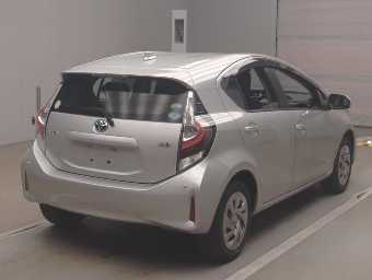 TOYOTA AQUA 2021 Image 2