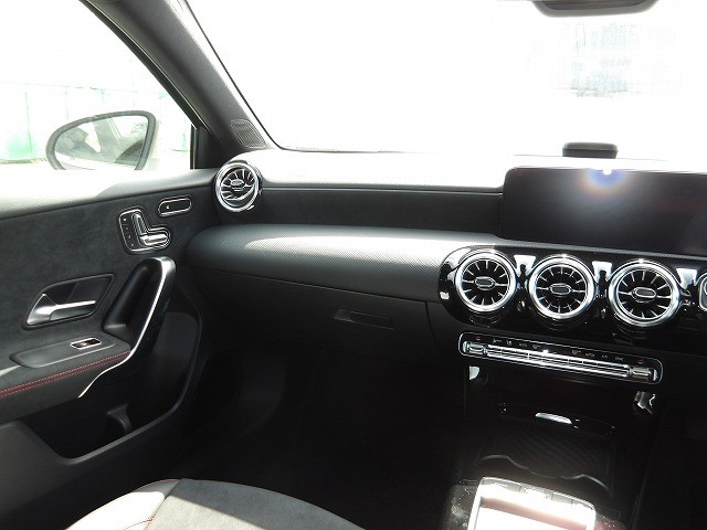 MERCEDES BENZ A CLASS 2023 Image 19