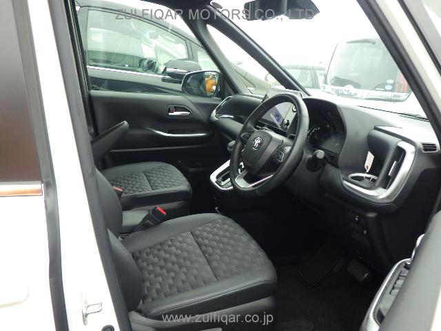TOYOTA VOXY 2023 Image 7