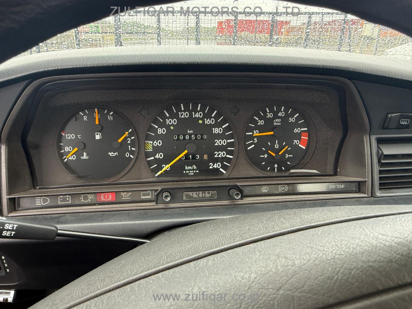MERCEDES BENZ 190 CLASS 1991 Image 6