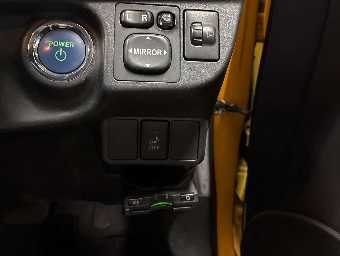 TOYOTA AQUA 2013 Image 12