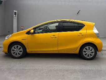 TOYOTA AQUA 2013 Image 5