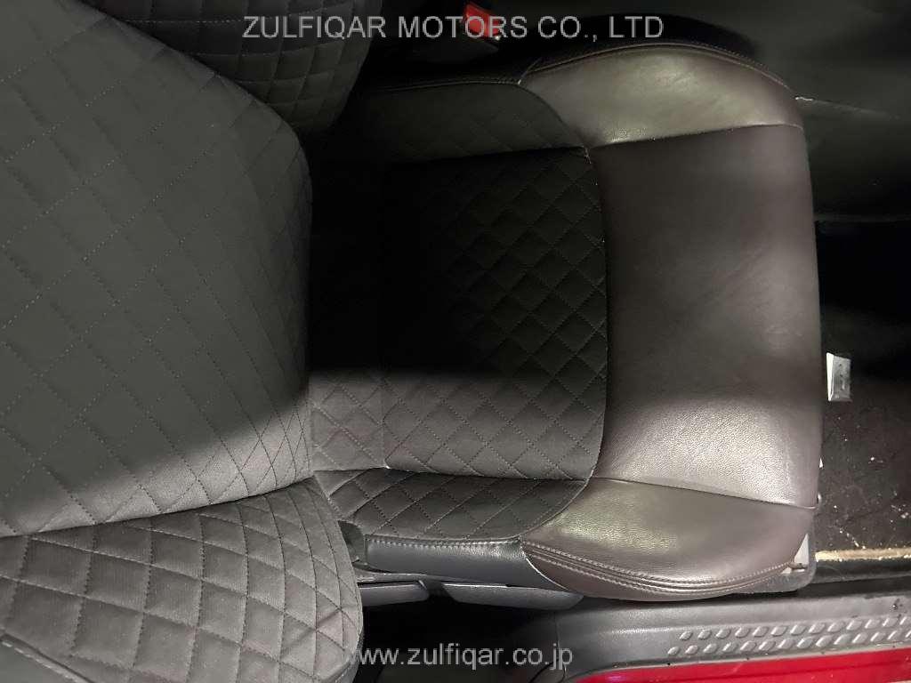 TOYOTA C-HR 2018 Image 8