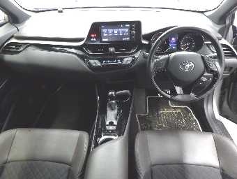 TOYOTA C-HR 2018 Image 4