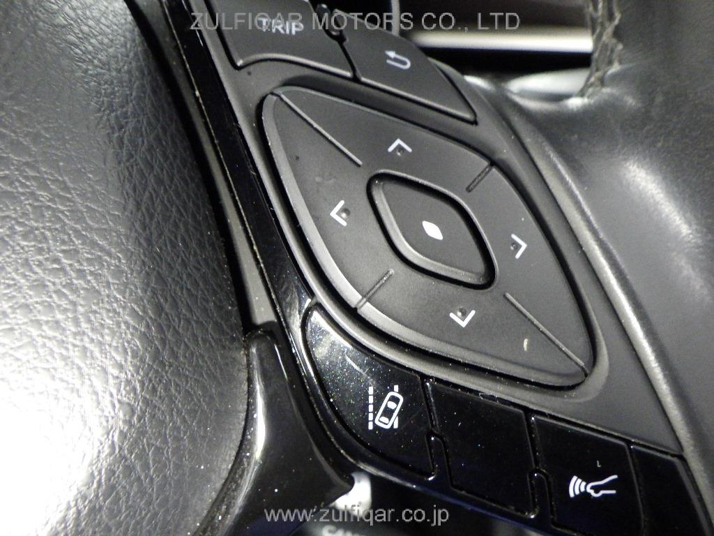 TOYOTA C-HR 2018 Image 10