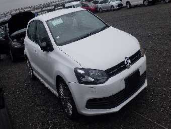 VOLKSWAGEN POLO 2013 Image 2