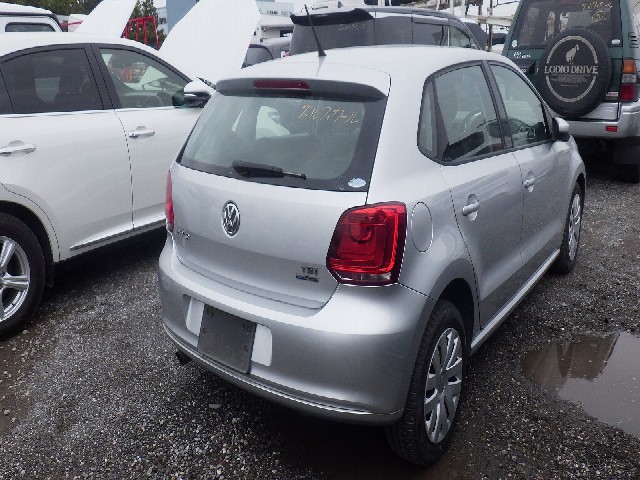 VOLKSWAGEN POLO 2012 Image 19