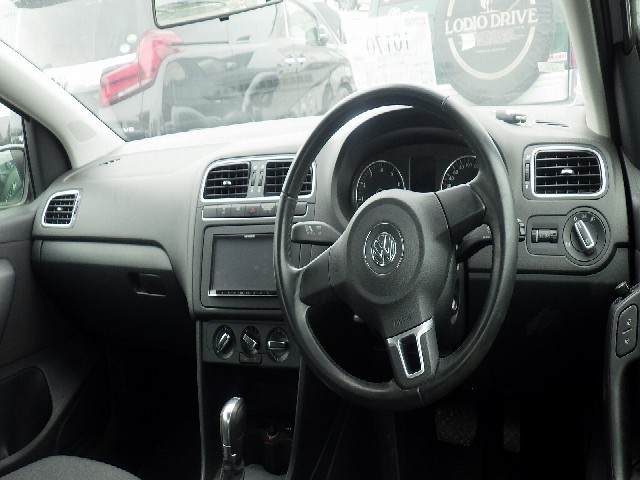 VOLKSWAGEN POLO 2012 Image 20