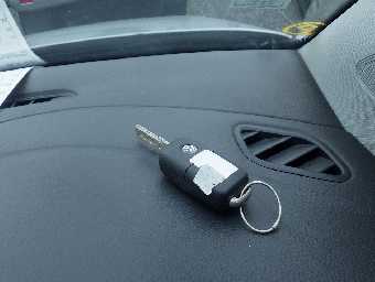 VOLKSWAGEN POLO 2012 Image 8