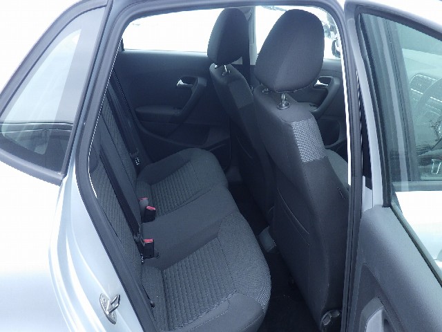 VOLKSWAGEN POLO 2012 Image 26