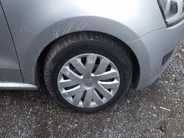 VOLKSWAGEN POLO 2012 Image 28