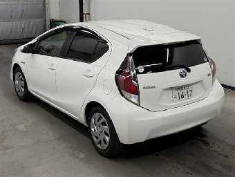 TOYOTA AQUA 2015 Image 2