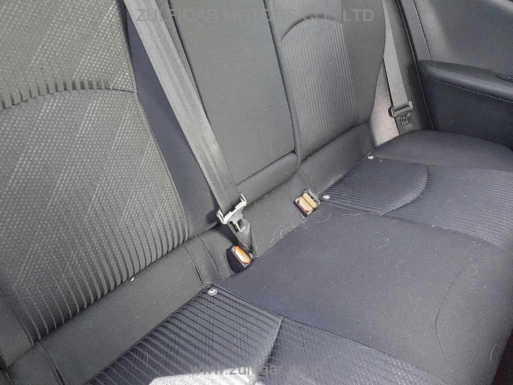 TOYOTA PRIUS 2019 Image 11