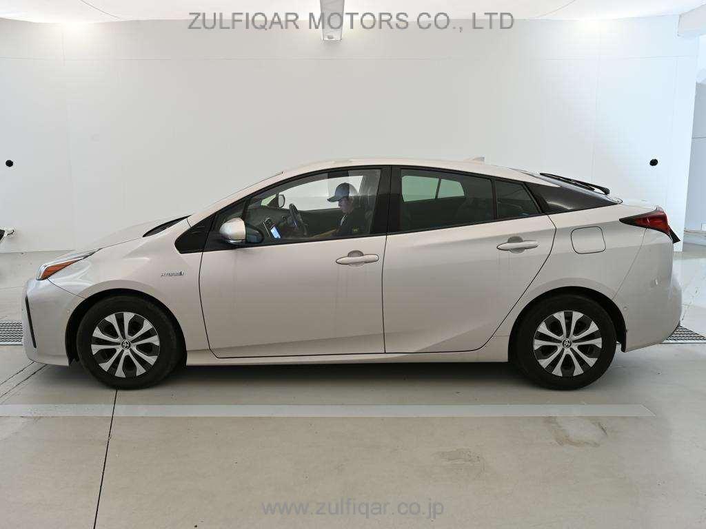 TOYOTA PRIUS 2019 Image 4