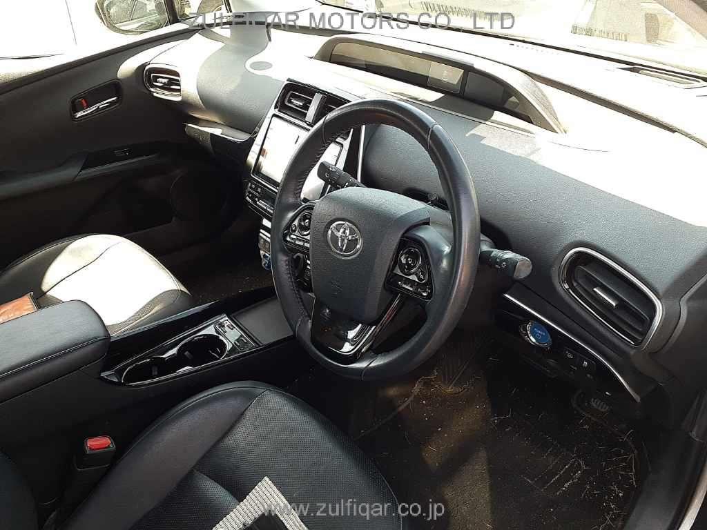 TOYOTA PRIUS 2019 Image 9