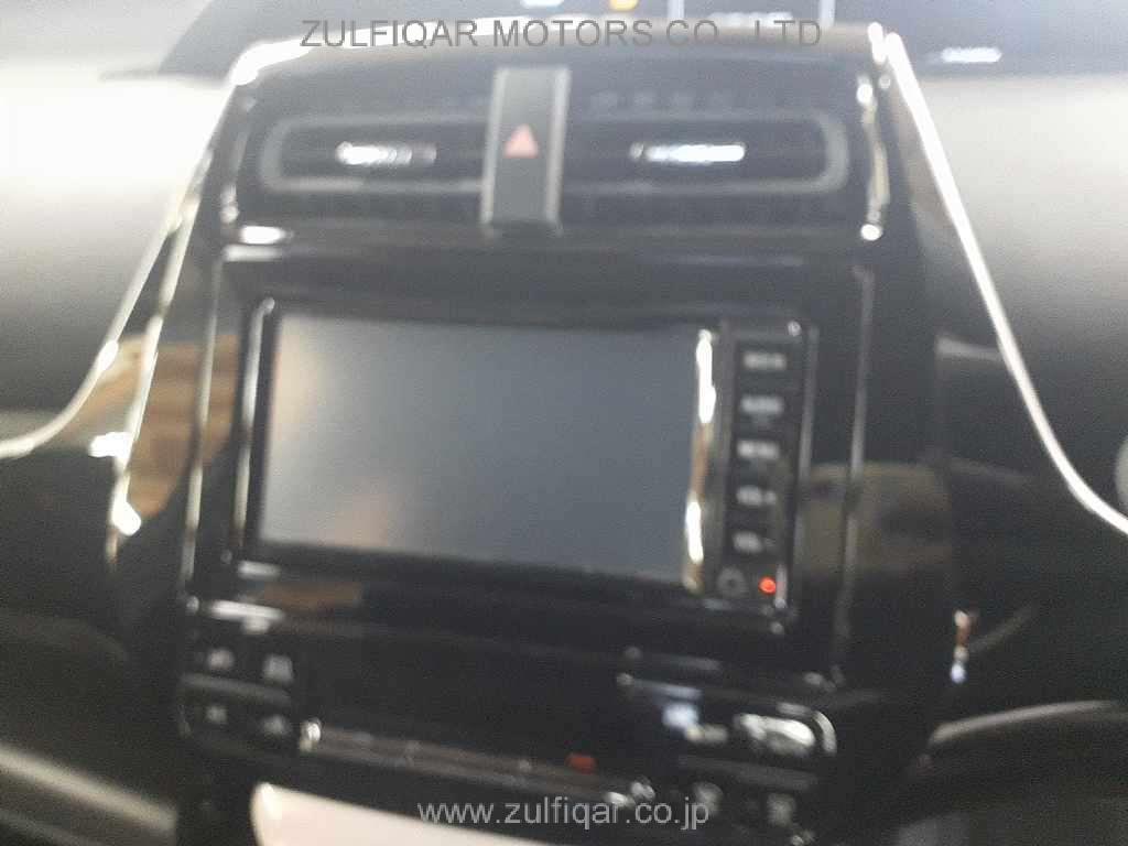 TOYOTA PRIUS 2017 Image 12