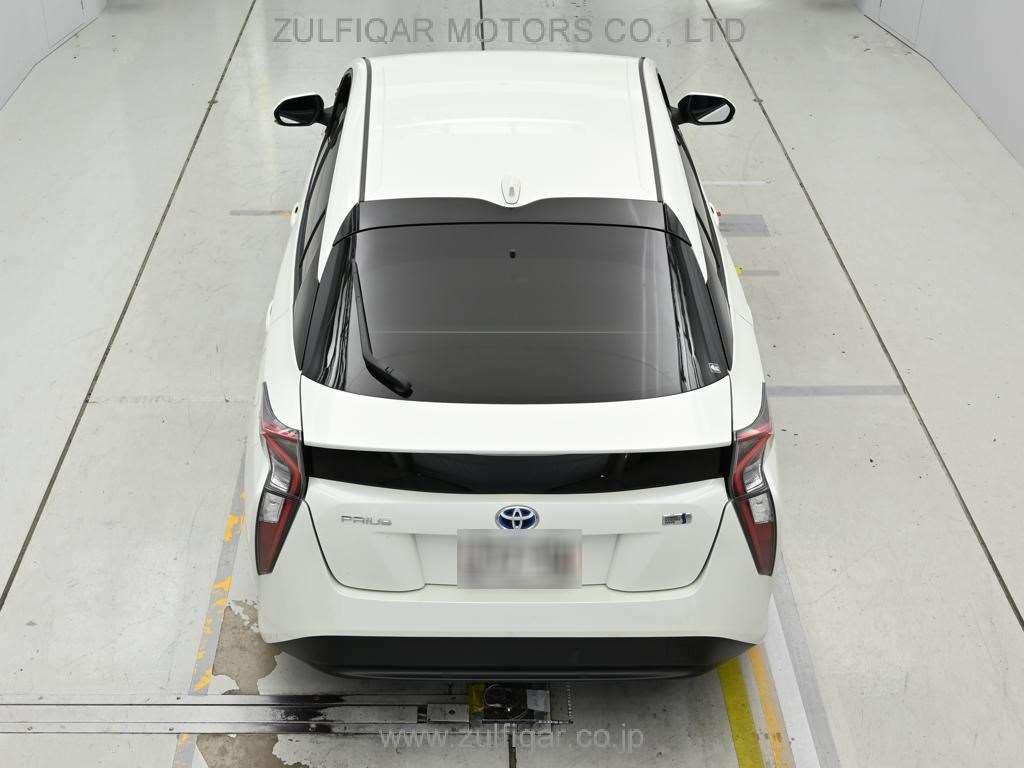 TOYOTA PRIUS 2017 Image 8