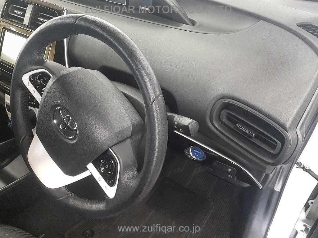 TOYOTA PRIUS 2017 Image 9
