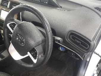 TOYOTA PRIUS 2017 Image 9