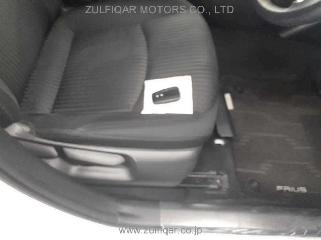 TOYOTA PRIUS 2017 Image 10