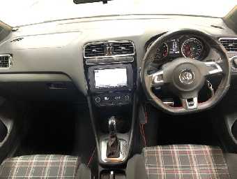 VOLKSWAGEN POLO 2011 Image 5