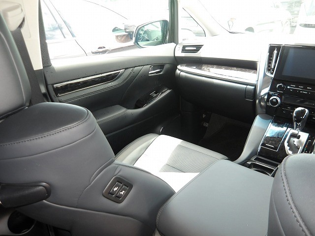 TOYOTA ALPHARD 2022 Image 19