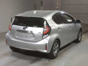 TOYOTA AQUA 2021 Image 2