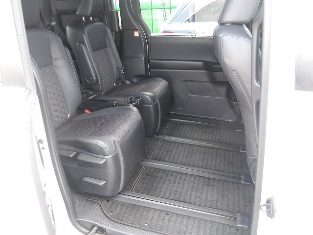 TOYOTA VOXY 2023 Image 21