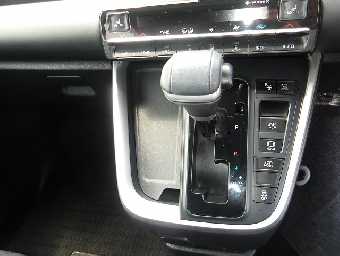 TOYOTA VOXY 2023 Image 8