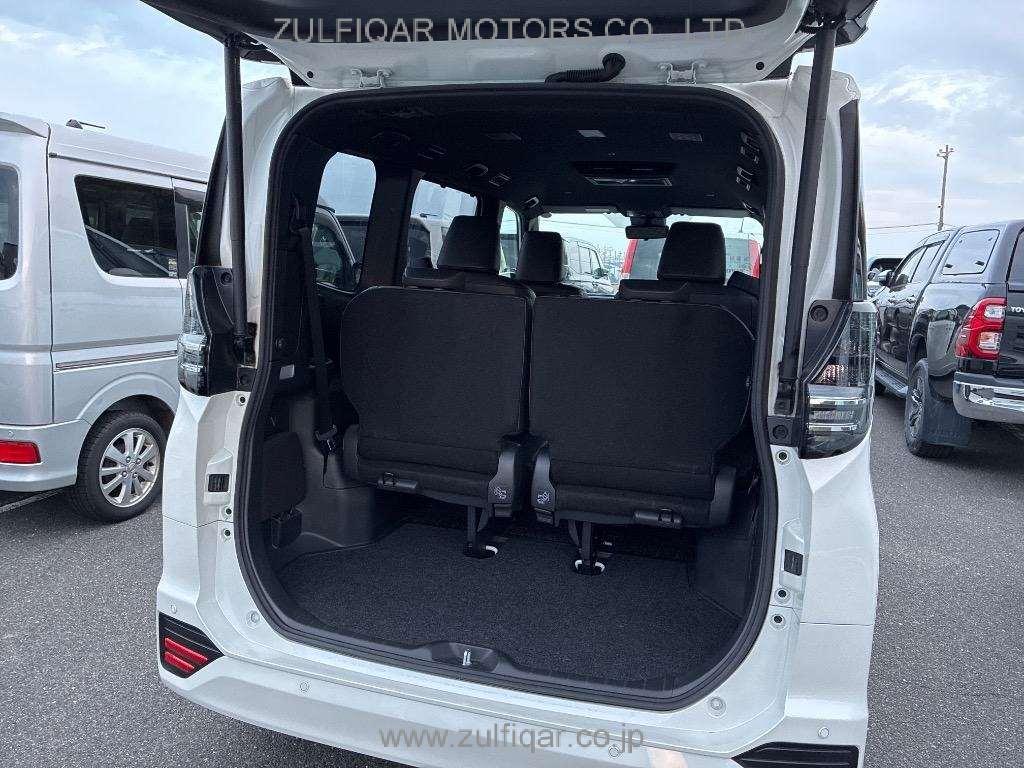 TOYOTA VOXY 2023 Image 8