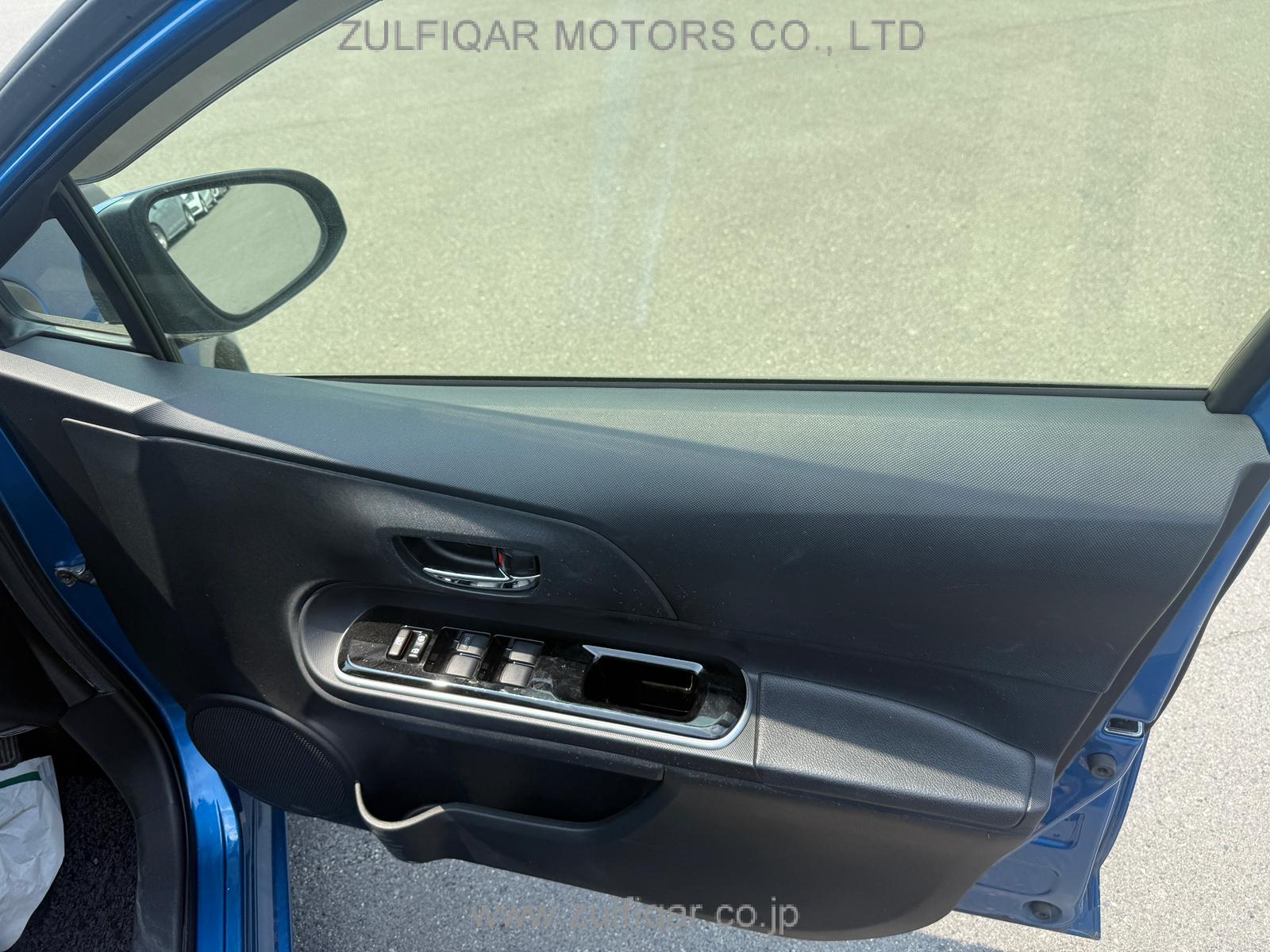 TOYOTA AQUA 2015 Image 7