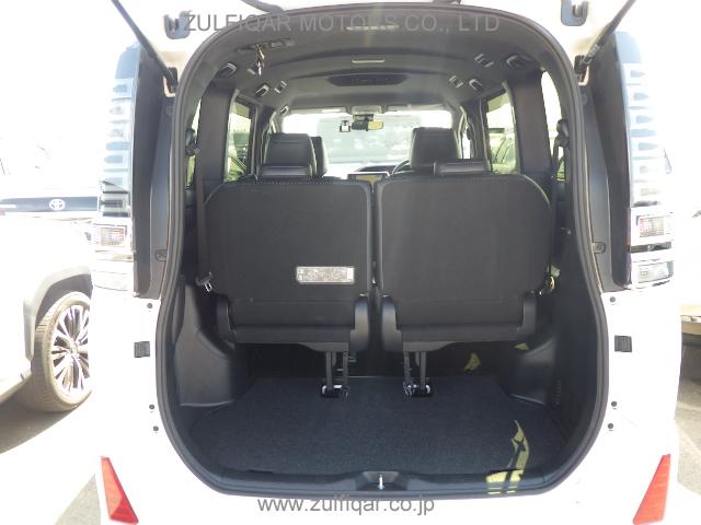 TOYOTA VOXY 2021 Image 10