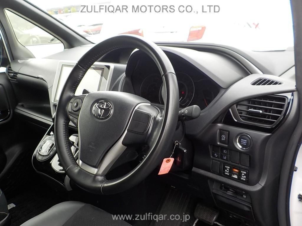 TOYOTA VOXY 2021 Image 5
