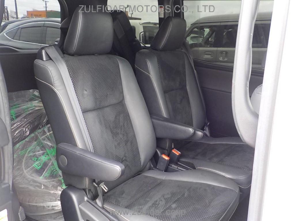 TOYOTA VOXY 2021 Image 8