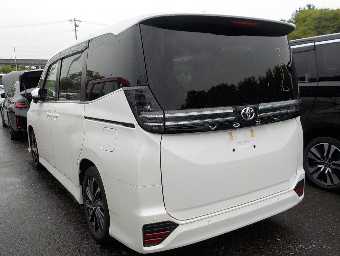 TOYOTA VOXY 2023 Image 4