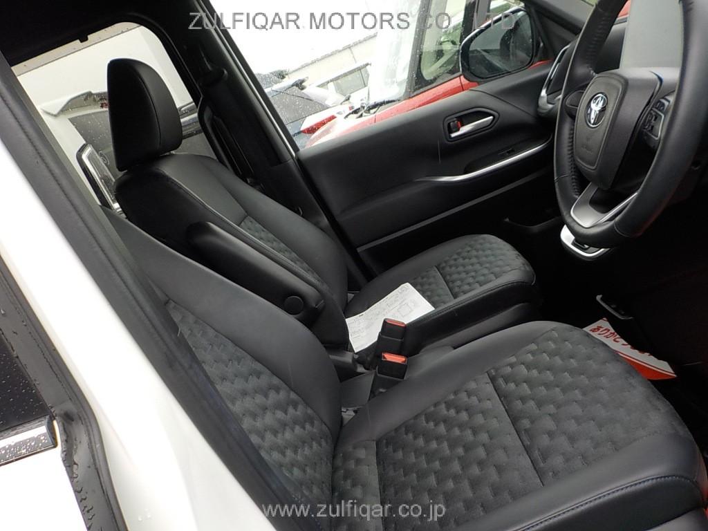 TOYOTA VOXY 2023 Image 9