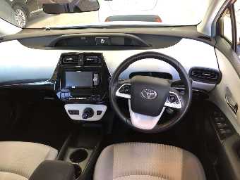 TOYOTA PRIUS 2018 Image 6