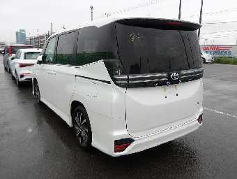 TOYOTA VOXY 2023 Image 3