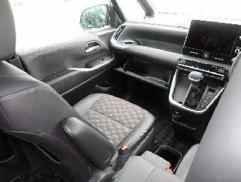 TOYOTA VOXY 2023 Image 6