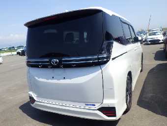 TOYOTA VOXY 2024 Image 4