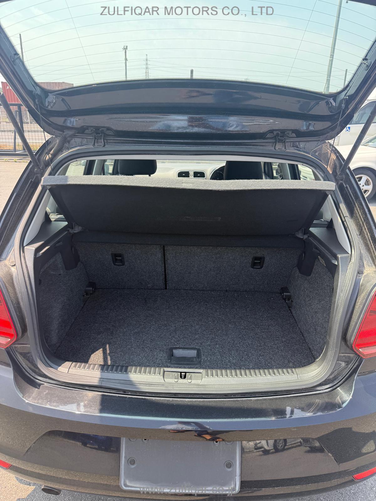 VOLKSWAGEN POLO 2015 Image 9