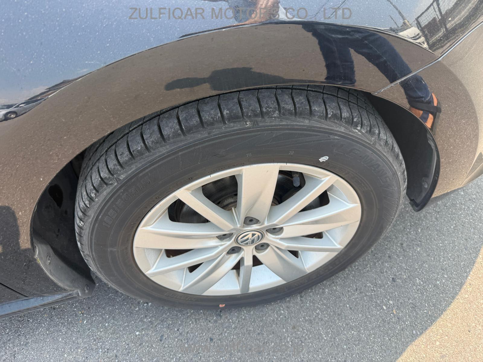 VOLKSWAGEN POLO 2015 Image 10