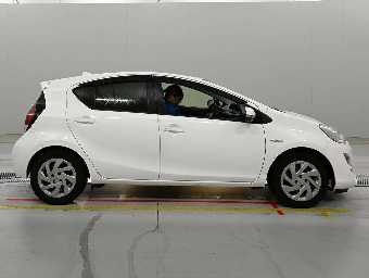 TOYOTA AQUA 2015 Image 3